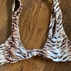 Acacia Spain top in Tiger